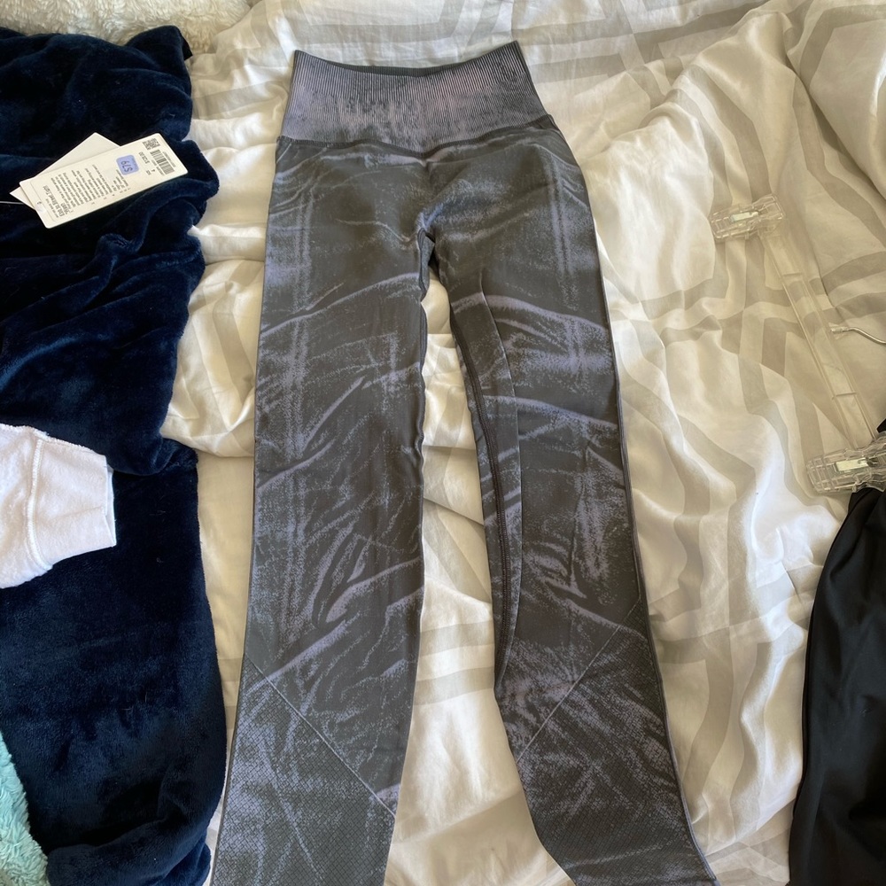 Lululemon leggings (tie dye)